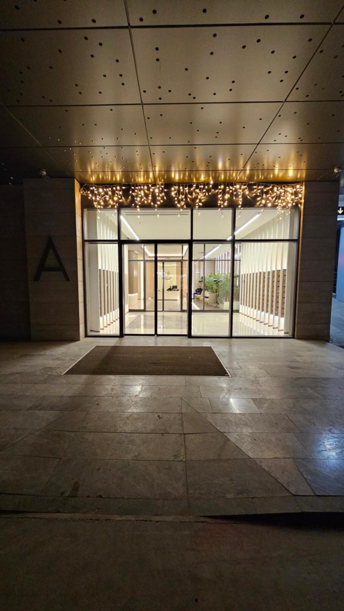 Anika Luxury Apartment At Diamond Center Escópia Exterior foto